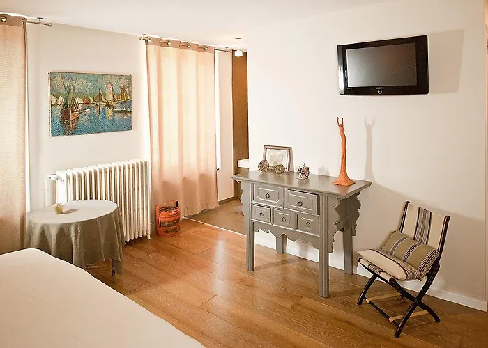 فندق مبيت وإفطار Maison D'hote De Myon 4*